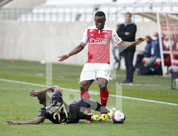 2021-04-04 - Ghislain Konan of Reims, Hamari Traore of Rennes during the French championship Ligue 1 football match between Stade de Reims and Stade Rennais (Rennes) on April 4, 2021 at Stade Auguste Delaune in Reims, France - Photo Jean Catuffe / DPPI - STADE DE REIMS VS STADE RENNAIS (RENNES) - FRENCH LIGUE 1 - SOCCER