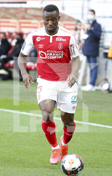 2021-04-04 - Ghislain Konan of Reims during the French championship Ligue 1 football match between Stade de Reims and Stade Rennais (Rennes) on April 4, 2021 at Stade Auguste Delaune in Reims, France - Photo Jean Catuffe / DPPI - STADE DE REIMS VS STADE RENNAIS (RENNES) - FRENCH LIGUE 1 - SOCCER