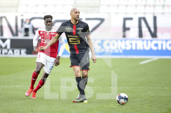 2021-04-04 - Steven Nzonzi of Rennes, Boulaye Dia of Reims (left) during the French championship Ligue 1 football match between Stade de Reims and Stade Rennais (Rennes) on April 4, 2021 at Stade Auguste Delaune in Reims, France - Photo Jean Catuffe / DPPI - STADE DE REIMS VS STADE RENNAIS (RENNES) - FRENCH LIGUE 1 - SOCCER