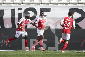 2021-04-04 - Ghislain Konan of Reims celebrates his goal with Nathanael Mbuku of Reims (left) during the French championship Ligue 1 football match between Stade de Reims and Stade Rennais (Rennes) on April 4, 2021 at Stade Auguste Delaune in Reims, France - Photo Jean Catuffe / DPPI - STADE DE REIMS VS STADE RENNAIS (RENNES) - FRENCH LIGUE 1 - SOCCER