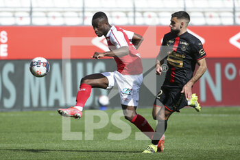 2021-04-04 - Ghislain Konan of Reims, Romain Del Castillo of Rennes during the French championship Ligue 1 football match between Stade de Reims and Stade Rennais (Rennes) on April 4, 2021 at Stade Auguste Delaune in Reims, France - Photo Jean Catuffe / DPPI - STADE DE REIMS VS STADE RENNAIS (RENNES) - FRENCH LIGUE 1 - SOCCER