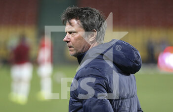 2021-04-09 - Assistant coach of Lille OSC Thierry Oleksiak during the French championship Ligue 1 football match between FC Metz and Lille OSC (LOSC) on April 9, 2021 at Stade Saint-Symphorien in Metz, France - Photo Jean Catuffe / DPPI - FC METZ VS LILLE OSC (LOSC) - FRENCH LIGUE 1 - SOCCER
