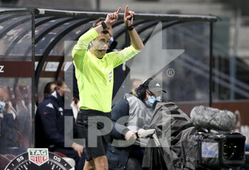 2021-04-09 - Referee Clement Turpin during the French championship Ligue 1 football match between FC Metz and Lille OSC (LOSC) on April 9, 2021 at Stade Saint-Symphorien in Metz, France - Photo Jean Catuffe / DPPI - FC METZ VS LILLE OSC (LOSC) - FRENCH LIGUE 1 - SOCCER