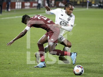 2021-04-09 - Renato Sanches of Lille, John Boye of FC Metz (left) during the French championship Ligue 1 football match between FC Metz and Lille OSC (LOSC) on April 9, 2021 at Stade Saint-Symphorien in Metz, France - Photo Jean Catuffe / DPPI - FC METZ VS LILLE OSC (LOSC) - FRENCH LIGUE 1 - SOCCER