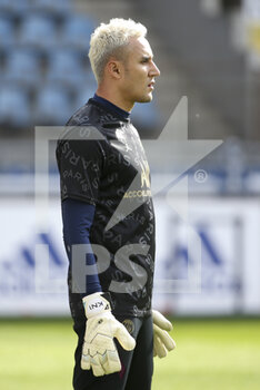 2021-04-10 - Goalkeeper of PSG Keylor Navas warms up before the French championship Ligue 1 football match between RC Strasbourg Alsace (RCSA) and Paris Saint-Germain (PSG) on April 10, 2021 at La Meinau stadium in Strasbourg, France - Photo Jean Catuffe / DPPI - RC STRASBOURG AND PARIS SAINT-GERMAIN - FRENCH LIGUE 1 - SOCCER