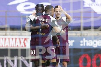 2021-04-10 - Moise Kean of PSG celebrates his goal with Kylian Mbappe, Pablo Sarabia during the French championship Ligue 1 football match between RC Strasbourg Alsace (RCSA) and Paris Saint-Germain (PSG) on April 10, 2021 at La Meinau stadium in Strasbourg, France - Photo Jean Catuffe / DPPI - RC STRASBOURG AND PARIS SAINT-GERMAIN - FRENCH LIGUE 1 - SOCCER