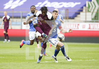 2021-04-10 - Moise Kean of PSG, Stefan Mitrovic of Strasbourg during the French championship Ligue 1 football match between RC Strasbourg and Paris Saint-Germain on April 10, 2021 at La Meinau stadium in Strasbourg, France - Photo Jean Catuffe / DPPI - RC STRASBOURG AND PARIS SAINT-GERMAIN - FRENCH LIGUE 1 - SOCCER