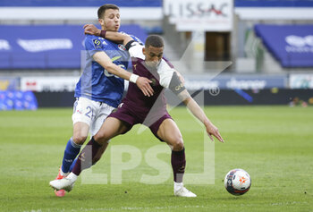 2021-04-10 - Thilo Kehrer of PSG, Mehdi Chahiri of Strasbourg (left) during the French championship Ligue 1 football match between RC Strasbourg Alsace (RCSA) and Paris Saint-Germain (PSG) on April 10, 2021 at La Meinau stadium in Strasbourg, France - Photo Jean Catuffe / DPPI - RC STRASBOURG AND PARIS SAINT-GERMAIN - FRENCH LIGUE 1 - SOCCER