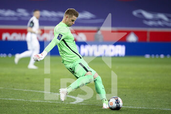 2021-04-16 - Goalkeeper of Montpellier Jonas Omlin during the French championship Ligue 1 football match between LOSC and Montpellier HSC on April 16, 2021 at Pierre Mauroy stadium in Villeneuve-d'Ascq near Lille, France - Photo Jean Catuffe / DPPI - LOSC VS MONTPELLIER HSC - FRENCH LIGUE 1 - SOCCER
