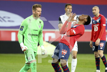 2021-04-16 - Goalkeeper of Montpellier Jonas Omlin, Jonathan David of Lille during the French championship Ligue 1 football match between LOSC and Montpellier HSC on April 16, 2021 at Pierre Mauroy stadium in Villeneuve-d'Ascq near Lille, France - Photo Jean Catuffe / DPPI - LOSC VS MONTPELLIER HSC - FRENCH LIGUE 1 - SOCCER