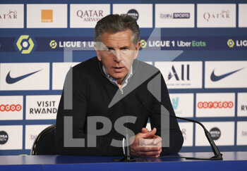2021-04-18 - Coach of AS Saint-Etienne Claude Puel answers to the media during the post-match press conference following the French championship Ligue 1 football match between Paris Saint-Germain (PSG) and AS Saint-Etienne (ASSE) on April 18, 2021 at Parc des Princes stadium in Paris, France - Photo Jean Catuffe / DPPI - PARIS SAINT-GERMAIN (PSG) VS AS SAINT-ETIENNE (ASSE) - FRENCH LIGUE 1 - SOCCER
