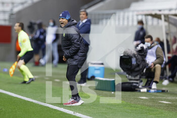 2021-04-23 - Coach Jorge Sampaoli of OM of OM shouting instructions to his players during the French championship Ligue 1 football match between Stade de Reims and Olympique de Marseille on April 23, 2021 at Auguste Delaune stadium in Reims, France - Photo Loic Baratoux / DPPI - STADE DE REIMS VS OLYMPIQUE DE MARSEILLE (OM) - FRENCH LIGUE 1 - SOCCER