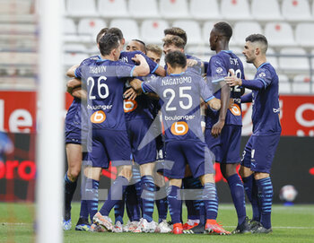 2021-04-23 - Dimitri Payet of OM celebrates after his goal with teammates during the French championship Ligue 1 football match between Stade de Reims and Olympique de Marseille on April 23, 2021 at Auguste Delaune stadium in Reims, France - Photo Loic Baratoux / DPPI - STADE DE REIMS VS OLYMPIQUE DE MARSEILLE (OM) - FRENCH LIGUE 1 - SOCCER