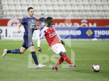 2021-04-23 - Moreto Cassama of Reims, Florian Thauvin of Marseille (left) during the French championship Ligue 1 football match between Stade de Reims and Olympique de Marseille (OM) on April 23, 2021 at Stade Auguste Delaune in Reims, France - Photo Jean Catuffe / DPPI - STADE DE REIMS VS OLYMPIQUE DE MARSEILLE (OM) - FRENCH LIGUE 1 - SOCCER