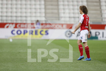 2021-04-23 - Wout Faes of Reims is sent off and receives a red card during the French championship Ligue 1 football match between Stade de Reims and Olympique de Marseille on April 23, 2021 at Auguste Delaune stadium in Reims, France - Photo Loic Baratoux / DPPI - STADE DE REIMS VS OLYMPIQUE DE MARSEILLE (OM) - FRENCH LIGUE 1 - SOCCER