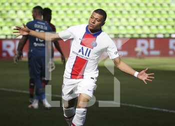2021-04-24 - Kylian Mbappe of PSG celebrates his first goal during the French championship Ligue 1 football match between FC Metz and Paris Saint-Germain (PSG) on April 24, 2021 at Stade Saint-Symphorien in Metz, France - Photo Jean Catuffe / DPPI - FC METZ VS PARIS SAINT-GERMAIN (PSG) - FRENCH LIGUE 1 - SOCCER