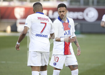 2021-04-24 - Kylian Mbappe of PSG celebrates his first goal with Neymar Jr during the French championship Ligue 1 football match between FC Metz and Paris Saint-Germain (PSG) on April 24, 2021 at Stade Saint-Symphorien in Metz, France - Photo Jean Catuffe / DPPI - FC METZ VS PARIS SAINT-GERMAIN (PSG) - FRENCH LIGUE 1 - SOCCER