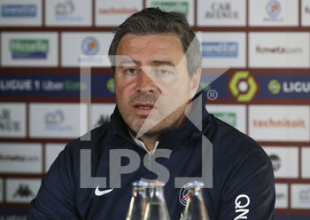 2021-04-24 - Assistant coach of PSG and translator Michel D?Agostino during the post-match press conference following the French championship Ligue 1 football match between FC Metz and Paris Saint-Germain (PSG) on April 24, 2021 at Stade Saint-Symphorien in Metz, France - Photo Jean Catuffe / DPPI - FC METZ VS PARIS SAINT-GERMAIN (PSG) - FRENCH LIGUE 1 - SOCCER