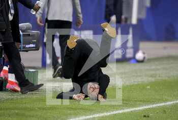 2021-04-25 - Coach of Lille OSC Christophe Galtier celebrates the victory by rolling over following the French championship Ligue 1 football match between Olympique Lyonnais (OL) and Lille OSC (LOSC) on April 25, 2021 at Groupama Stadium in Decines near Lyon, France - Photo Jean Catuffe / DPPI - OLYMPIQUE LYONNAIS (OL) VS LILLE OSC (LOSC) - FRENCH LIGUE 1 - SOCCER