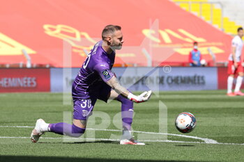 2021-04-25 - Baptiste Reynet goalkeeper Nimes during the French championship Ligue 1 football match between RC Lens and Nimes Olympique at Bollaert-Delelis stadium in Lens, France - Photo Laurent Sanson / LS Medianord / DPPI - RC LENS VS NIMES OLYMPIQUE AT BOLLAERT-DELELIS STADIUM IN LENS, FRANCE - PHOTO LAURENT SANSON / LS MEDIANO - FRENCH LIGUE 1 - SOCCER