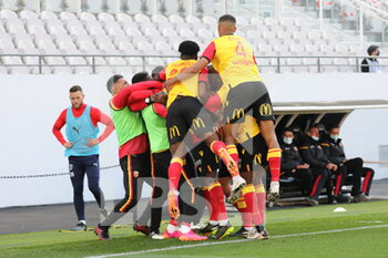 2021-04-25 - Congratulations team Lens after goal during the French championship Ligue 1 football match between RC Lens and Nimes Olympique at Bollaert-Delelis stadium in Lens, France - Photo Laurent Sanson / LS Medianord / DPPI - RC LENS VS NIMES OLYMPIQUE AT BOLLAERT-DELELIS STADIUM IN LENS, FRANCE - PHOTO LAURENT SANSON / LS MEDIANO - FRENCH LIGUE 1 - SOCCER
