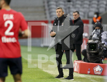 2021-05-01 - Coach of OGC Nice Adrian Ursea during the French championship Ligue 1 football match between Lille OSC (LOSC) and OGC Nice (OGCN) on May 1, 2021 at Stade Pierre Mauroy in Villeneuve-d'Ascq near Lille, France - Photo Jean Catuffe / DPPI - LILLE OSC (LOSC) VS OGC NICE (OGCN) - FRENCH LIGUE 1 - SOCCER