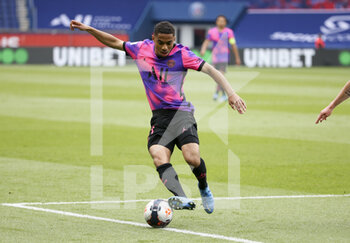2021-05-01 - Colin Dagba of PSG during the French championship Ligue 1 football match between Paris Saint-Germain (PSG) and RC Lens on May 1, 2021 at Parc des Princes stadium in Paris, France - Photo Jean Catuffe / DPPI - PARIS SAINT-GERMAIN (PSG) VS RC LENS - FRENCH LIGUE 1 - SOCCER