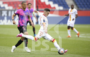 2021-05-01 - Clement Michelin of Lens, Thilo Kehrer of PSG (left) during the French championship Ligue 1 football match between Paris Saint-Germain (PSG) and RC Lens on May 1, 2021 at Parc des Princes stadium in Paris, France - Photo Jean Catuffe / DPPI - PARIS SAINT-GERMAIN (PSG) VS RC LENS - FRENCH LIGUE 1 - SOCCER