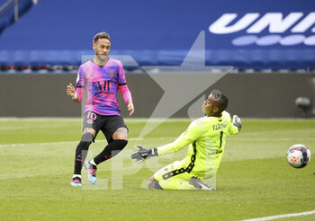 2021-05-01 - Neymar Jr of PSG scores his goal despite goalkeeper of Lens Wuilker Farinez during the French championship Ligue 1 football match between Paris Saint-Germain and RC Lens on May 1, 2021 at Parc des Princes stadium in Paris, France - Photo Jean Catuffe / DPPI - PARIS SAINT-GERMAIN (PSG) VS RC LENS - FRENCH LIGUE 1 - SOCCER
