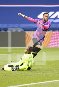2021-05-01 - Neymar Jr of PSG scores his goal against goalkeeper of Lens Wuilker Farinez during the French championship Ligue 1 football match between Paris Saint-Germain (PSG) and RC Lens on May 1, 2021 at Parc des Princes stadium in Paris, France - Photo Jean Catuffe / DPPI - PARIS SAINT-GERMAIN (PSG) VS RC LENS - FRENCH LIGUE 1 - SOCCER