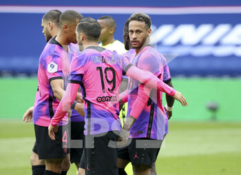 2021-05-01 - Neymar Jr of PSG celebrates his goal with teammates during the French championship Ligue 1 football match between Paris Saint-Germain (PSG) and RC Lens on May 1, 2021 at Parc des Princes stadium in Paris, France - Photo Jean Catuffe / DPPI - PARIS SAINT-GERMAIN (PSG) VS RC LENS - FRENCH LIGUE 1 - SOCCER