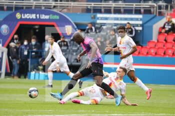 2021-05-01 - Duel Danilo PEREIRA 15 PSG and Clement MICHELIN 13 Lens during the French championship Ligue 1 football match between Paris Saint-Germain and RC Lens on May 1, 2021 at Parc des Princes stadium in Paris, France - Photo Laurent Sanson / LS Medianord / DPPI - PARIS SAINT-GERMAIN (PSG) VS RC LENS - FRENCH LIGUE 1 - SOCCER