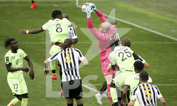 2021-05-09 - Goalkeeper of Angers Paul Bernardoni during the French championship Ligue 1 football match between Angers SCO and Dijon FCO (DFCO) on May 9, 2021 at Stade Raymond Kopa in Angers, France - Photo Jean Catuffe / DPPI - ANGERS SCO VS DIJON FCO (DFCO) - FRENCH LIGUE 1 - SOCCER