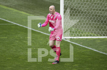 2021-05-09 - Goalkeeper of Angers Paul Bernardoni during the French championship Ligue 1 football match between Angers SCO and Dijon FCO (DFCO) on May 9, 2021 at Stade Raymond Kopa in Angers, France - Photo Jean Catuffe / DPPI - ANGERS SCO VS DIJON FCO (DFCO) - FRENCH LIGUE 1 - SOCCER