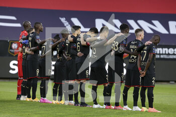 2021-05-09 - Players of Rennes pay tribute to Christophe Revault - former goalkeeper of Rennes and PSG who died few days earlier - before the French championship Ligue 1 football match between Stade Rennais and Paris Saint-Germain on May 9, 2021 at Roazhon Park in Rennes, France - Photo Jean Catuffe / DPPI - STADE RENNAIS VS PARIS SAINT-GERMAIN (PSG) - FRENCH LIGUE 1 - SOCCER