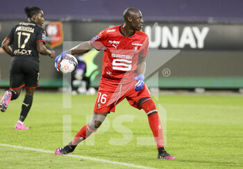 2021-05-09 - Goalkeeper of Rennes Alfred Gomis during the French championship Ligue 1 football match between Stade Rennais and Paris Saint-Germain on May 9, 2021 at Roazhon Park in Rennes, France - Photo Jean Catuffe / DPPI - STADE RENNAIS VS PARIS SAINT-GERMAIN (PSG) - FRENCH LIGUE 1 - SOCCER