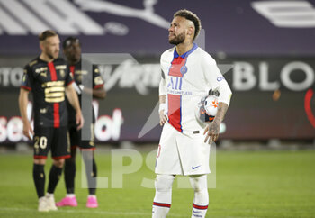 2021-05-09 - Neymar Jr of PSG ahead of his penalty kick during the French championship Ligue 1 football match between Stade Rennais and Paris Saint-Germain on May 9, 2021 at Roazhon Park in Rennes, France - Photo Jean Catuffe / DPPI - STADE RENNAIS VS PARIS SAINT-GERMAIN (PSG) - FRENCH LIGUE 1 - SOCCER