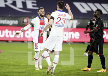 2021-05-09 - Neymar Jr of PSG celebrates his goal on a penalty kick with Julian Draxler during the French championship Ligue 1 football match between Stade Rennais and Paris Saint-Germain on May 9, 2021 at Roazhon Park in Rennes, France - Photo Jean Catuffe / DPPI - STADE RENNAIS VS PARIS SAINT-GERMAIN (PSG) - FRENCH LIGUE 1 - SOCCER