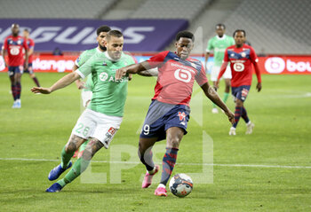 2021-05-16 - Jonathan David of Lille, Mathieu Debuchy of Saint-Etienne (left) during the French championship Ligue 1 football match between Lille OSC (LOSC) and AS Saint-Etienne (ASSE) on May 16, 2021 at Stade Pierre Mauroy in Villeneuve-d'Ascq near Lille, France - Photo Jean Catuffe / DPPI - LILLE OSC (LOSC) VS AS SAINT-ETIENNE (ASSE) - FRENCH LIGUE 1 - SOCCER