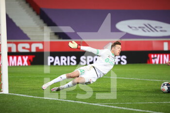 2021-05-16 - Goalkeeper ASSE GREEN 40 during the French championship Ligue 1 football match between LOSC Lille and AS Saint-Etienne on May 16, 2021 at Pierre Mauroy stadium in Villeneuve-d'Ascq near Lille, France - Photo Laurent Sanson / LS Medianord / DPPI - LOSC LILLE VS AS SAINT-ETIENNE - FRENCH LIGUE 1 - SOCCER