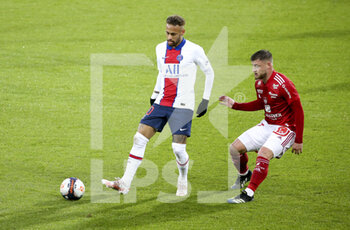 2021-05-23 - Neymar Jr of PSG, Hugo Magnetti of Brest during the French championship Ligue 1 football match between Stade Brestois 29 and Paris Saint-Germain (PSG) on May 23, 2021 at Stade Francis Le Ble in Brest, France - Photo Jean Catuffe / DPPI - STADE BRESTOIS 29 VS PARIS SAINT-GERMAIN (PSG) - FRENCH LIGUE 1 - SOCCER
