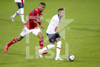 2021-05-23 - Neymar Jr of PSG, Steve Mounie of Brest (left) during the French championship Ligue 1 football match between Stade Brestois 29 and Paris Saint-Germain (PSG) on May 23, 2021 at Stade Francis Le Ble in Brest, France - Photo Jean Catuffe / DPPI - STADE BRESTOIS 29 VS PARIS SAINT-GERMAIN (PSG) - FRENCH LIGUE 1 - SOCCER