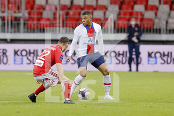 2021-05-23 - Kylian Mbappe of PSG and Julien Faussurier of Brest during the French championship Ligue 1 football match between Stade Brestois and Paris Saint-Germain on May 23, 2021 at Francis Le Ble stadium in Brest, France - Photo Loic Baratoux / DPPI - STADE BRESTOIS 29 VS PARIS SAINT-GERMAIN (PSG) - FRENCH LIGUE 1 - SOCCER