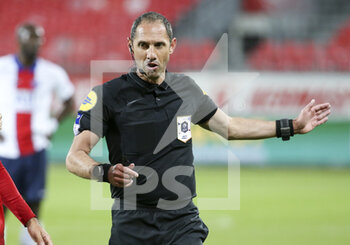 2021-05-23 - Referee Mikael Lesage during the French championship Ligue 1 football match between Stade Brestois 29 and Paris Saint-Germain (PSG) on May 23, 2021 at Stade Francis Le Ble in Brest, France - Photo Jean Catuffe / DPPI - STADE BRESTOIS 29 VS PARIS SAINT-GERMAIN (PSG) - FRENCH LIGUE 1 - SOCCER
