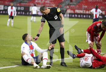 2021-05-23 - Kylian Mbappe of PSG, referee Mikael Lesage during the French championship Ligue 1 football match between Stade Brestois 29 and Paris Saint-Germain (PSG) on May 23, 2021 at Stade Francis Le Ble in Brest, France - Photo Jean Catuffe / DPPI - STADE BRESTOIS 29 VS PARIS SAINT-GERMAIN (PSG) - FRENCH LIGUE 1 - SOCCER
