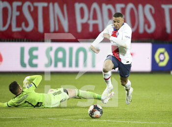 2021-05-23 - Kylian Mbappe of PSG, goalkeeper of Brest Gautier Larsonneur during the French championship Ligue 1 football match between Stade Brestois 29 and Paris Saint-Germain (PSG) on May 23, 2021 at Stade Francis Le Ble in Brest, France - Photo Jean Catuffe / DPPI - STADE BRESTOIS 29 VS PARIS SAINT-GERMAIN (PSG) - FRENCH LIGUE 1 - SOCCER