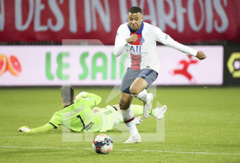 2021-05-23 - Kylian Mbappe of PSG, goalkeeper of Brest Gautier Larsonneur during the French championship Ligue 1 football match between Stade Brestois 29 and Paris Saint-Germain (PSG) on May 23, 2021 at Stade Francis Le Ble in Brest, France - Photo Jean Catuffe / DPPI - STADE BRESTOIS 29 VS PARIS SAINT-GERMAIN (PSG) - FRENCH LIGUE 1 - SOCCER