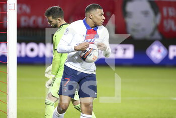 2021-05-23 - Kylian Mbappe of PSG celebrates his goal, goalkeeper of Brest Gautier Larsonneur (left) during the French championship Ligue 1 football match between Stade Brestois 29 and Paris Saint-Germain (PSG) on May 23, 2021 at Stade Francis Le Ble in Brest, France - Photo Jean Catuffe / DPPI - STADE BRESTOIS 29 VS PARIS SAINT-GERMAIN (PSG) - FRENCH LIGUE 1 - SOCCER