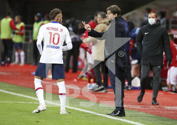 2021-05-23 - Neymar Jr of PSG, coach of PSG Mauricio Pochettino during the French championship Ligue 1 football match between Stade Brestois 29 and Paris Saint-Germain (PSG) on May 23, 2021 at Stade Francis Le Ble in Brest, France - Photo Jean Catuffe / DPPI - STADE BRESTOIS 29 VS PARIS SAINT-GERMAIN (PSG) - FRENCH LIGUE 1 - SOCCER
