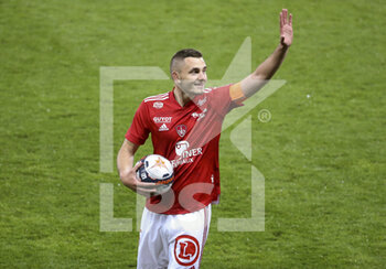 2021-05-23 - Brendan Chardonnet of Brest celebrates staying in Ligue 1 following the French championship Ligue 1 football match between Stade Brestois 29 and Paris Saint-Germain (PSG) on May 23, 2021 at Stade Francis Le Ble in Brest, France - Photo Jean Catuffe / DPPI - STADE BRESTOIS 29 VS PARIS SAINT-GERMAIN (PSG) - FRENCH LIGUE 1 - SOCCER